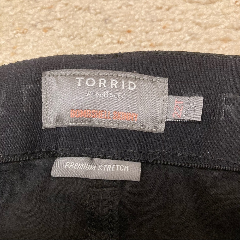 Torrid Bombshell Skinny Distressed Black Denim Jeans, Women’s Plus Size 22T - Picture 2 of 7